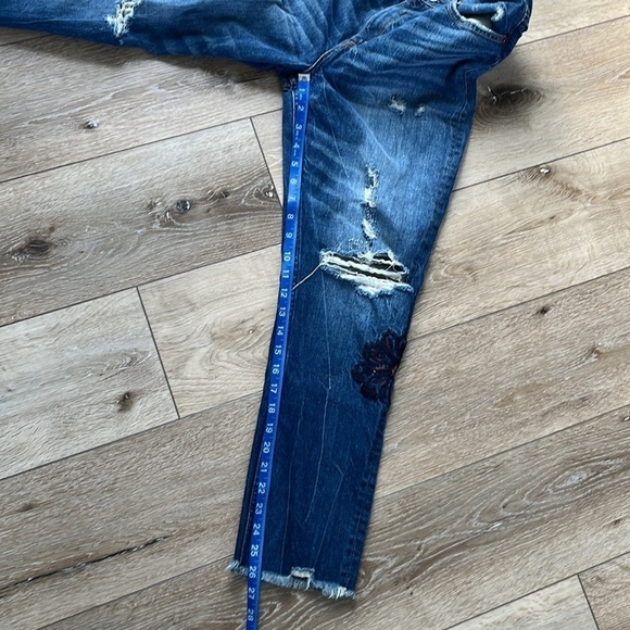Abercrombie & Fitch Annie Girlfriend Jeans with Floral Embroidery Detail - Picture 10 of 12
